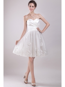 Sweet A-Line/Princess Sweetheart Knee-length Organza Appliques Wedding Dress