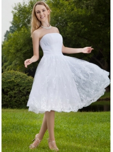 Lovely A-Line / Princess Strapless Knee-length Chiffon and Lace Ruch Wedding Dress