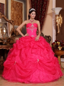 Beautiful Coral Red Quinceanera Dress Sweetheart Organza Beading Ball Gown