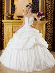 Remarkable Elegant Quinceanera Dress Strapless Taffeta Beading White Ball Gown