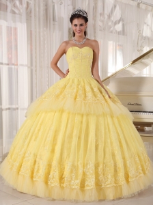 Simple Yellow Quinceanera Dress Sweetheart Organza Appliques Ball Gown