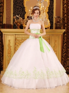 Discount White Quinceanera Dress Strapless Organza Appliques Ball Gown