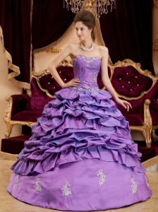 Luxurious Lavender Quinceanera Dress Sweetheart Taffeta Appliques Ball Gown