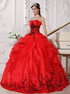 Beautiful Red and Black Quinceanera Dress Strapless Floor-length Organza Appliques Ball Gown