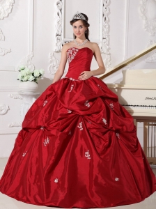 Low price Wine Red Quinceanera Dress Sweetheart Taffeta Beading Ball Gown