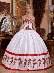 Gorgeous White Quinceanera Dress Sweetheart Taffeta Appliques Ball Gown