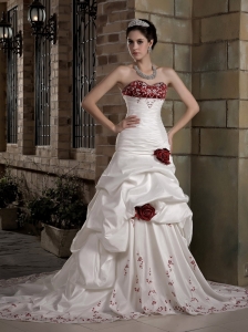 Graceful Wedding Dress A-line Sweetheart Embroidery Hand Made Flowers Chapel Train Taffeta