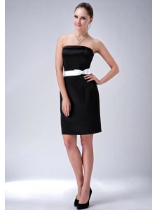 Chic Black Column Strapless Bow Bridesmaid Dress Mini-length Satin