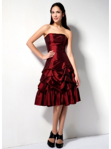 Modern Wine Red A-line Strapless Pick-ups Bridesmaid Dress Knee-length Taffeta