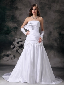 Custom Made A-line Strapless low Cost Wedding Dress Taffeta Hand Made Flowers Court Train