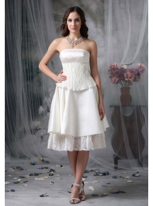 Simple A-line Strapless Homecoming Dress Taffeta Ruch Knee-length
