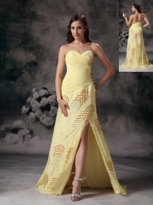 Yellow Column / Sheath Sweetheart Elegant Prom Dress Chiffon Beading