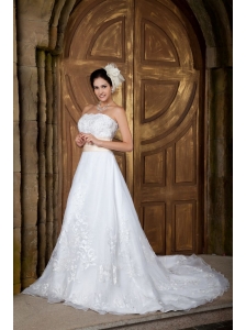 Elegant Beautiful A-line Strapless Wedding Dress Organza Embroidery Court Train