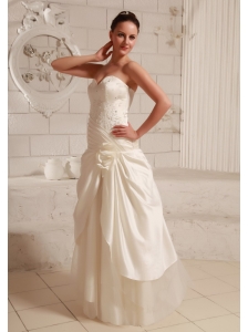 Fashionable Sweetheart A-line Wedding Dress With Ruch and Beading Hand Made Flower Taffeta