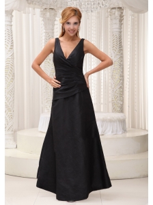 V-neck Black Modest 2013 Bridesmaid Dress For Formal Evening Taffeta Floor-length Ruch