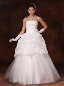 Hand Flowers Strapless Popular Tulle Wedding Dress 2013 New Arrival In Montgomery