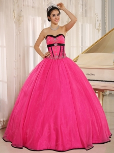 Hot Pink Sweetheart Qunceanera Dress With Beaded Decorate Oganza In Cochabamba
