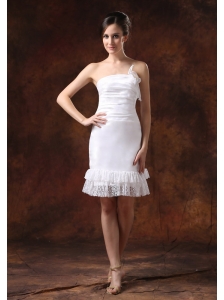 Affordable Taffeta Strapless Knee-length Column / Sheath Lace Wedding Dress