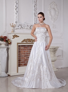 White Strapless Embroidery With Beading Decorate Wedding Dress