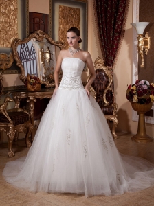 Appliques Decorate On Tulle Princess Wessng Dress With Strapless Neckline