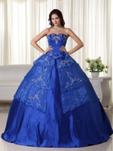 Royal Ball Gown Strapless Floor-length Organza Embroidery Quinceanera Dress