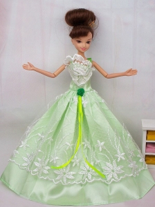 Popular Princess Apple Green Lace And Hand Made Flower Party Dress For Quinceanera Doll