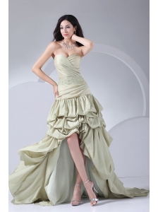 Beading and Pick-ups Decorate Bodice High-low Brush Train Sweetheart Neckline 2013 Prom Dress