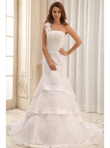 Luxurious Mermaid One Shoulder Wedding Gowns With Ruffled Layers and Appliques