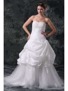 Luxurious A-Line Sweetheart Appliques and Beading Lace Up Wedding Dress