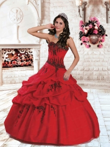 2015 Luxurious Sweetheart Organza Red Quinceanera Dress with Appliques and Pick Ups