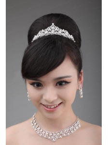 Fashionable and Artistic Alloy and Pearl Necklace and Tiara