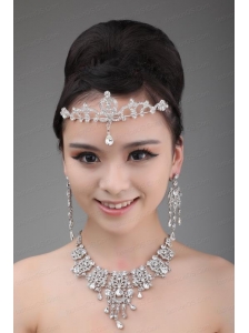 Luxurious Crown and Necklace in Rhinestone and Alloy