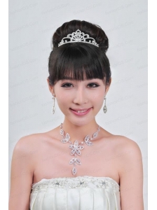 Gorgeous Alloy With Rhinestone Ladies' Necklace and Tiara