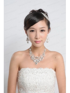 Pretty Women's Jewelry Set Including Necklace Earrings in Silver