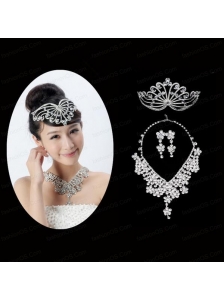 Dignified Rhinestone DreamlikeJewelry Set Including Necklace,Tiara