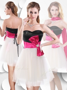 2016 Perfect Short White and Black Beautiful Prom Dresses with Bowknot