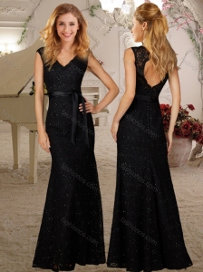 Feminine Laced V Neck Black Cheap Dama Dress with Cap Sleeves