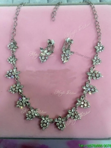 Popular Jewelry Set with Flower Shaped Rhinestone and Alloy