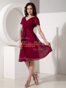 Comfortable Fuchsia Short Sleeves Knee Length Ruching Zipper Mother Of The Bride Dress