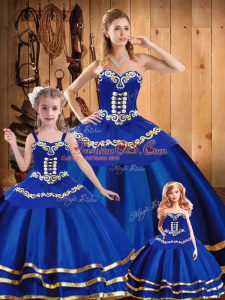 Dramatic Royal Blue Ball Gowns Sweetheart Sleeveless Organza Floor Length Lace Up Embroidery Quinceanera Gown