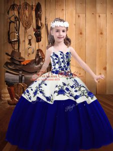 Sleeveless Floor Length Embroidery Lace Up Evening Gowns with Royal Blue