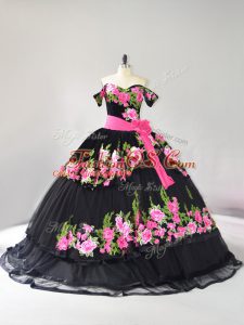 Black Sleeveless Brush Train Embroidery Quince Ball Gowns