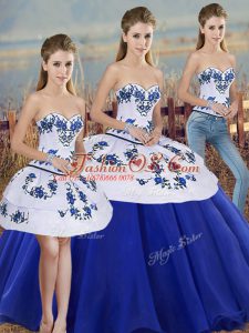 Tulle Sweetheart Sleeveless Lace Up Embroidery and Bowknot Vestidos de Quinceanera in Royal Blue