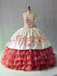 Hot Sale Satin and Organza Sweetheart Sleeveless Lace Up Embroidery and Ruffled Layers Sweet 16 Dresses in White And Red