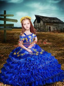 Royal Blue Kids Pageant Dress Wedding Party with Embroidery and Ruffled Layers Off The Shoulder Short Sleeves Lace Up