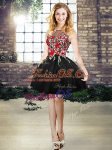 Latest Sleeveless Mini Length Embroidery Lace Up Prom Dress with Black