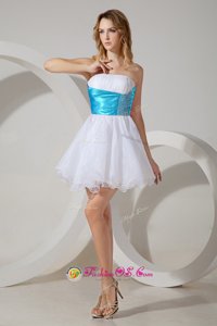 Cheap Strapless Sleeveless Quinceanera Court Dresses Mini Length Beading White Organza