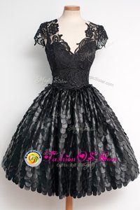 Graceful Knee Length Zipper Cocktail Dress Black and In for Prom and Party with Lace