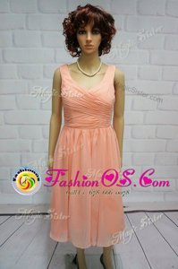 Fashionable Peach Sleeveless Ruching Knee Length Prom Gown