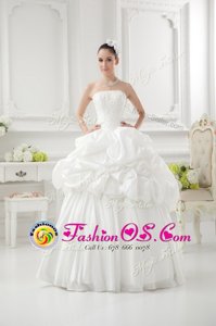 Fashionable White Lace Up Strapless Beading and Pick Ups Wedding Gowns Taffeta Sleeveless